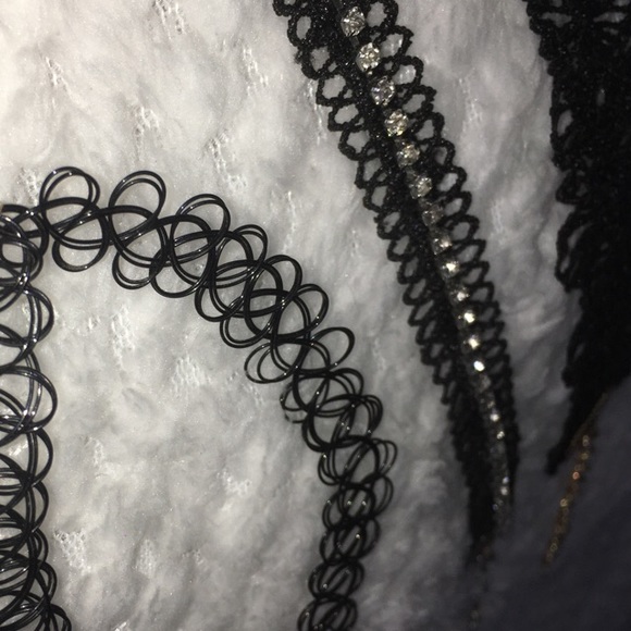 Chokers - Picture 3 of 4